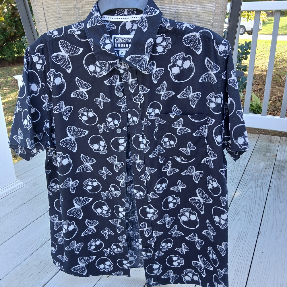 Rue 21 Men's or (Unisex) Black Skull and Butterfly Shirt